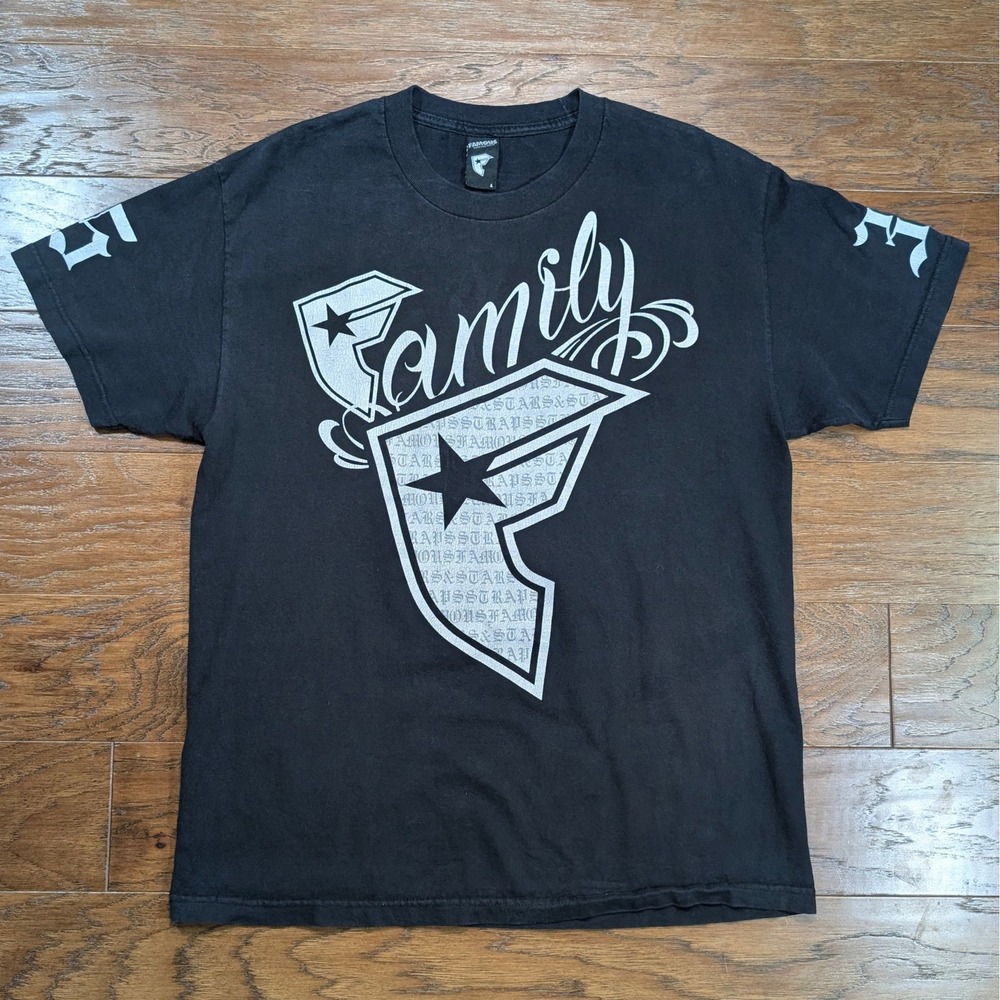 Y2K Famous Stars and Straps Family Logo T Shirt Mens Large‎ 21.5x27